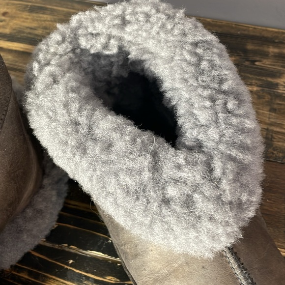 Egli’s sheepskin slippers. Never walked in. Cozy. Women’s 10/mens 8. Unisex - Picture 6 of 17
